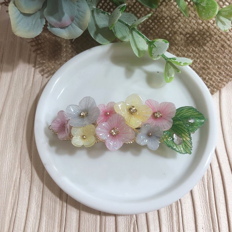 手繪紫陽花 金色 彈簧髮夾 - 髮夾/髮圈 - 樹脂 多色