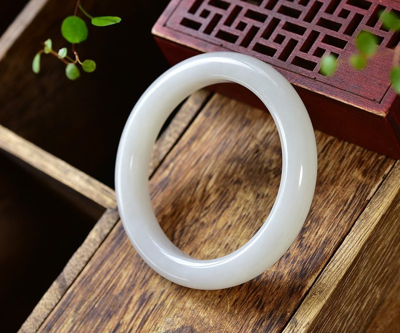 Hetian jade mutton fat jade bracelet ring mouth 60.4 exquisite carving work simple and generous - Bracelets - Jade 