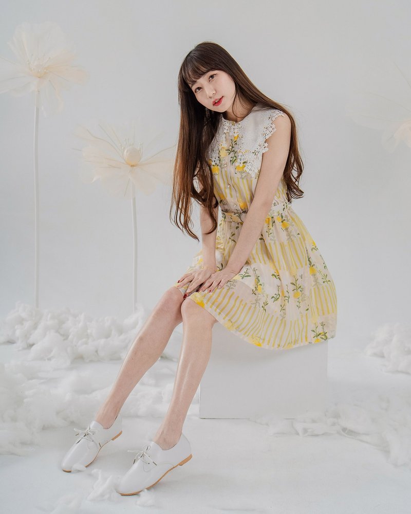 [Chiba, Japan] Gypsophila lace collar short dress with belt Kominato Hiyori Rapeseed - ชุดเดรส - ผ้าฝ้าย/ผ้าลินิน สีเหลือง