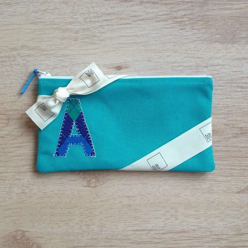 Back to school ! AlphaBAG ZipPEN｜customize letter · hand craft · canvas pencil bag｜Blue - กล่องดินสอ/ถุงดินสอ - ผ้าฝ้าย/ผ้าลินิน สีน้ำเงิน