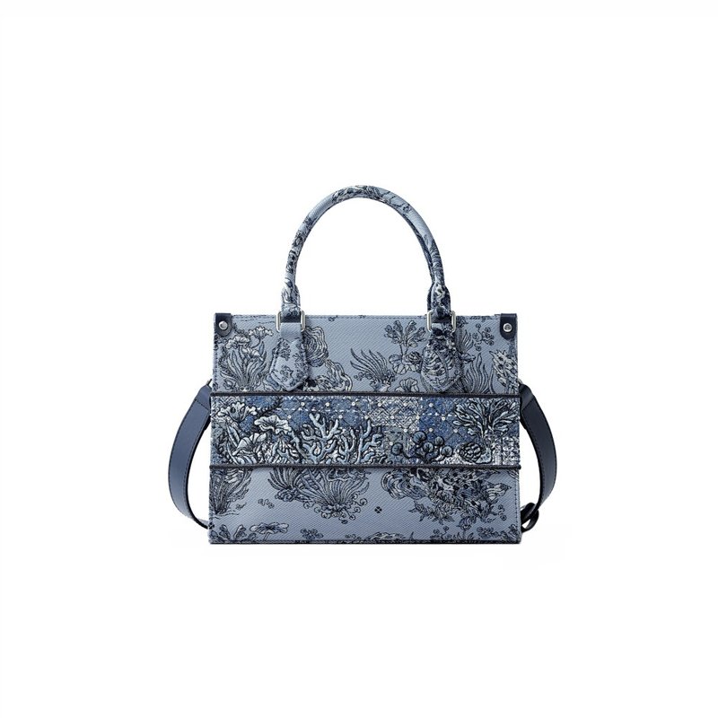 Under the Sea Jacquard with Leather Medium Tote Bag - กระเป๋าถือ - งานปัก สีน้ำเงิน