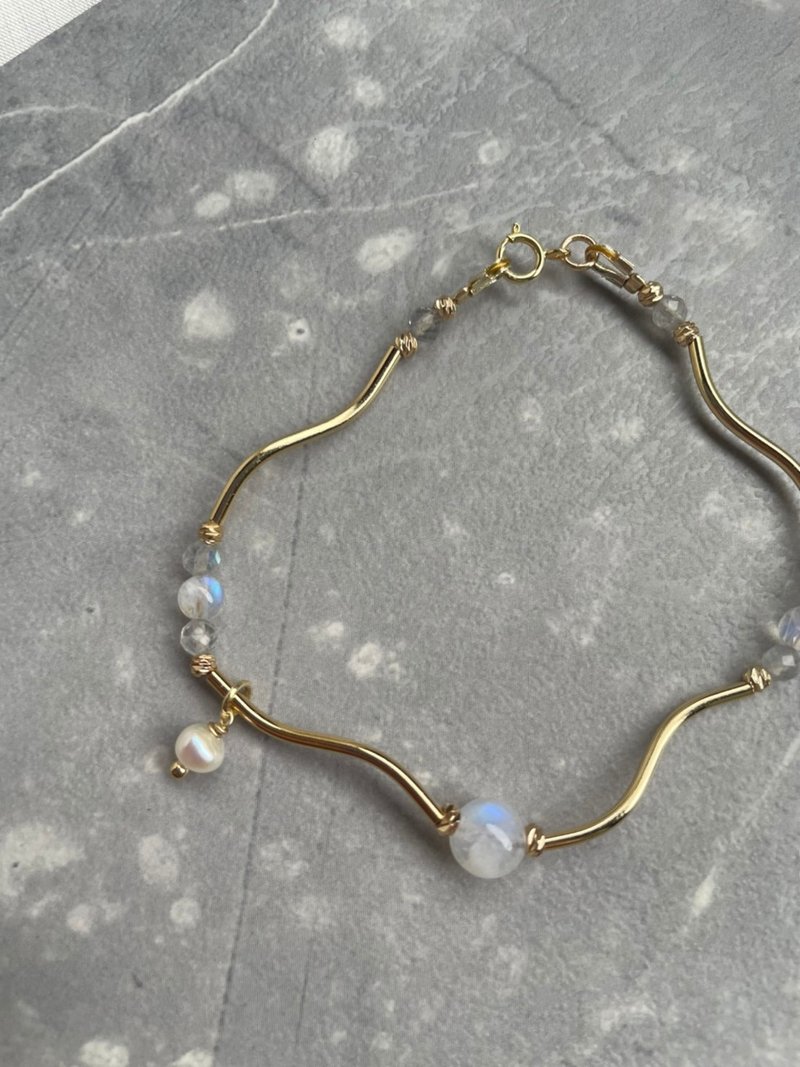 Ariel Handmade//Moonstone/Labradorite/Natural Pale Pearl/Crystal 14K Color Preserving Adjustable Bracelet - Bracelets - Other Metals 