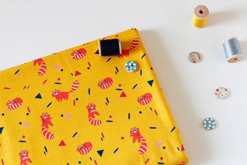 Cotton poplin fabric - Twist and Panda, yellow - Quirky Animals collection - 編織/羊毛氈/布藝 - 棉．麻 多色