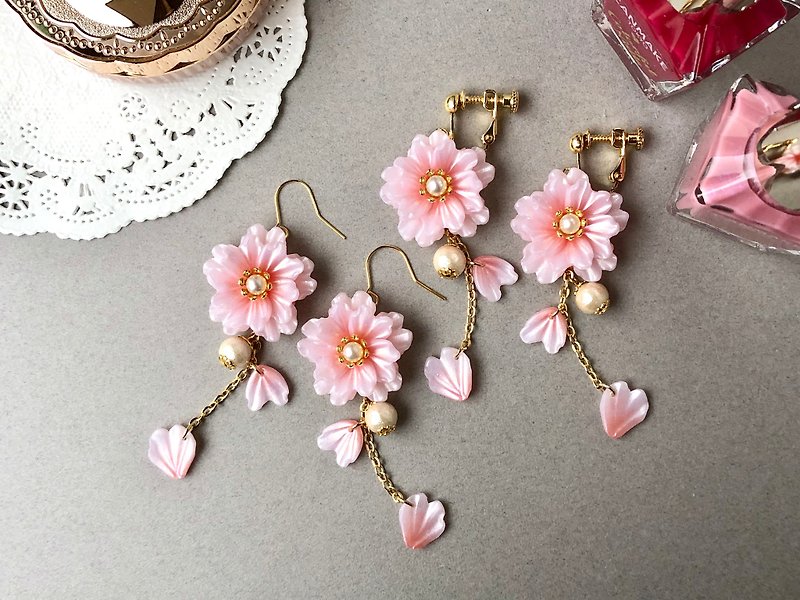 Shaking cherry blossoms [for metal allergies] Earrings / earrings - Earrings & Clip-ons - Clay Pink