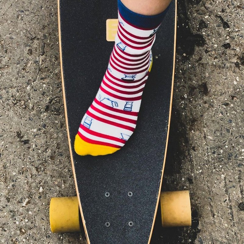 【時尚穿搭】想望咖啡Cophi 咖啡圖案藝術有機棉襪/威利在哪裡 - 襪子 - 棉．麻 紅色