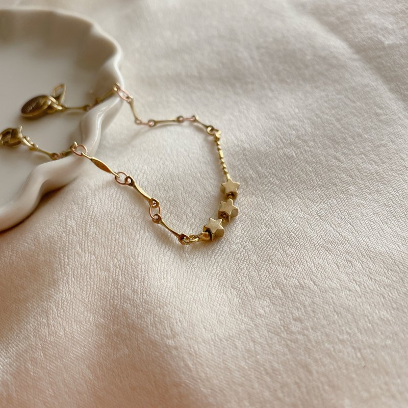 Candy stars- brass bracelet - สร้อยข้อมือ - ทองแดงทองเหลือง สีทอง