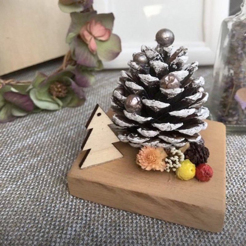 Puputraga exchange gifts pine cones good day Christmas gift - ตกแต่งต้นไม้ - พืช/ดอกไม้ สีนำ้ตาล