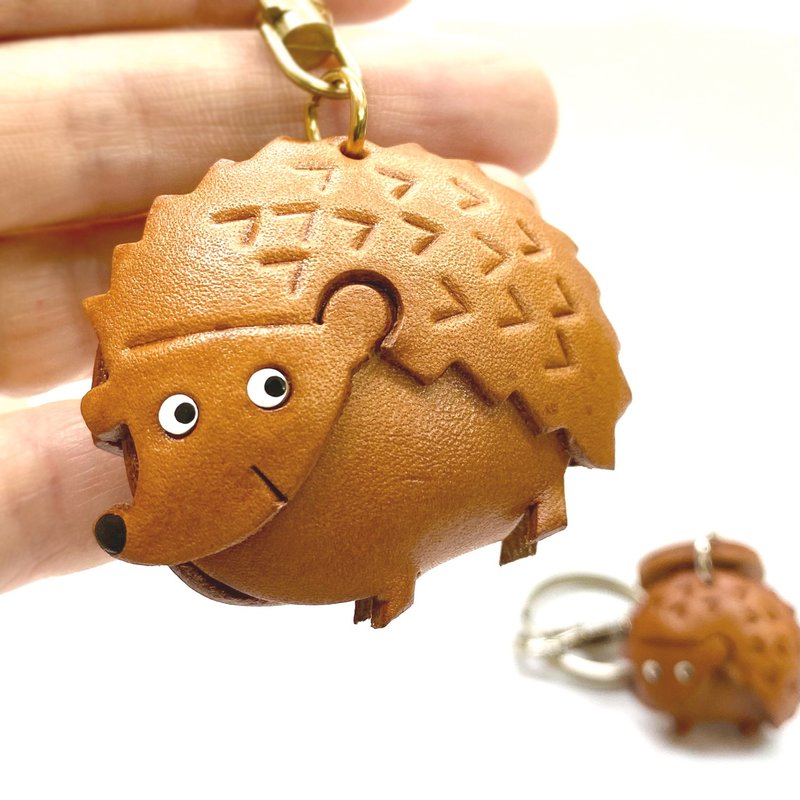 ハリネズミ　大きめ　本革キーホルダー　手作り日本製　立体造形のVANCA - 鑰匙圈/鑰匙包 - 真皮 咖啡色