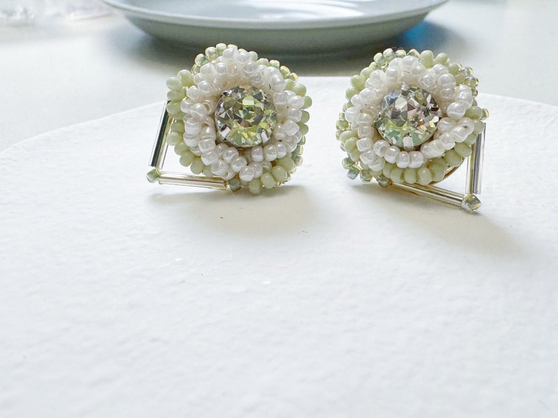 Rhinestone rice bead flower earrings - Earrings & Clip-ons - Other Metals 