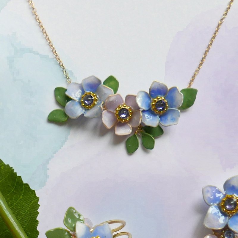Aramore copper wire light blue purple flower necklace - สร้อยติดคอ - โลหะ หลากหลายสี