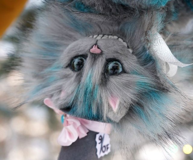 チェシャ猫のファンタジー子猫不思議の国のアリスの神秘的な