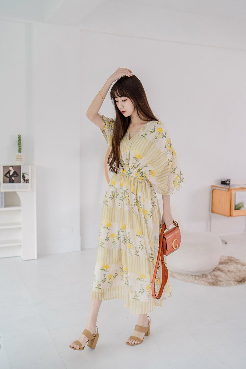 [Chiba, Japan] Venus goddess long dress v-neck Kominato Hiyori and rapeseed - One Piece Dresses - Cotton & Hemp Yellow