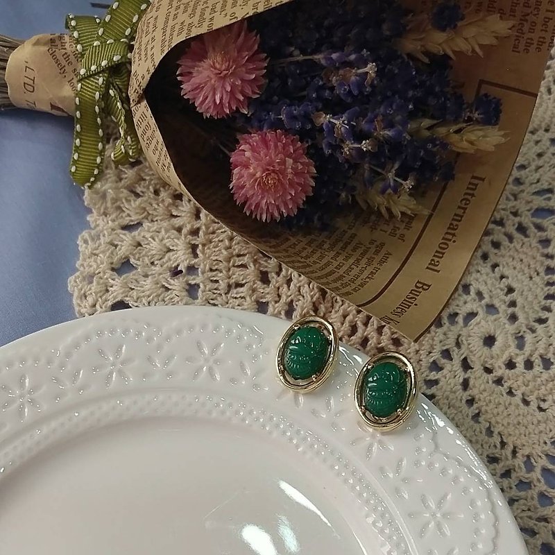 Western old 1980s American antique jewelry emerald beetle gold ring ear clip - ต่างหู - พลาสติก สีเขียว