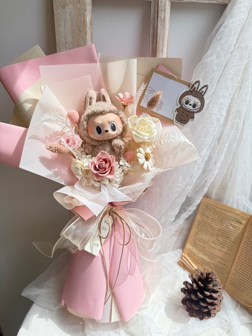 ラブブ花束 🌸🩷 「#ラブブ と #ピンクローズ の最強タッグ💐 ふわふわ