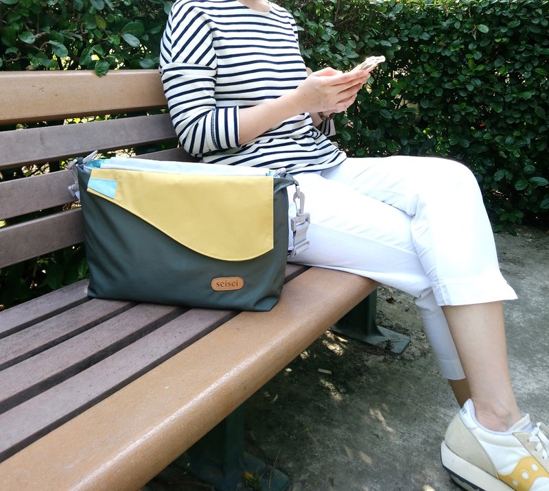 Eco-friendly Crossbody bag; tote bag Two-in-one, Reversible yoyo bag (Shamrock) - กระเป๋าแมสเซนเจอร์ - เส้นใยสังเคราะห์ 