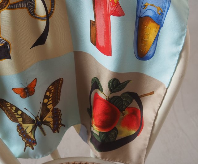 GUCCI グッチ　ヴィンテージ　マルチカラー　スカーフ OLD GUCCI オールドグッチマルチカラースカーフシルク
