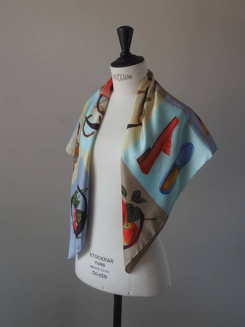 GUCCI グッチ　ヴィンテージ　マルチカラー　スカーフ OLD GUCCI オールドグッチ マルチカラー スカーフ シルク ヴィンテージ