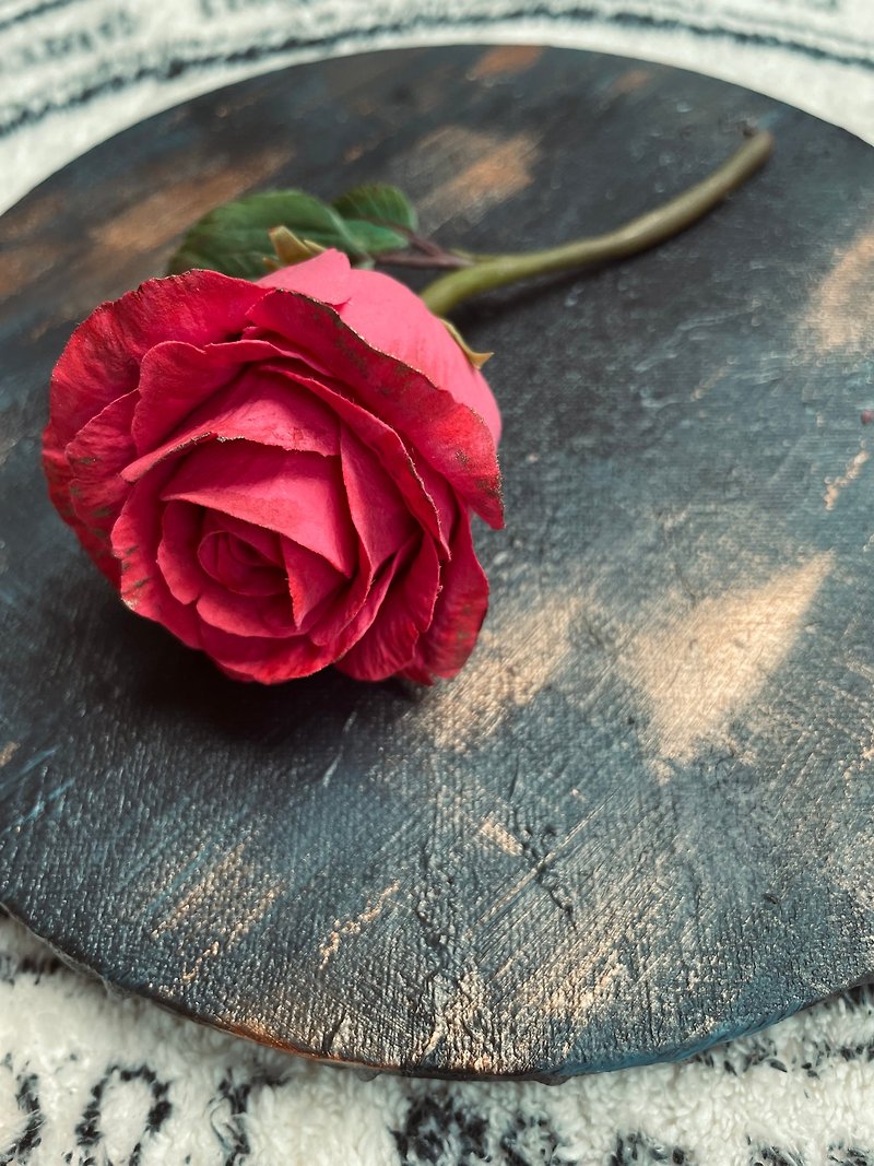 Handmade 20*20cm clay rose decoration - ของวางตกแต่ง - ดินเหนียว สีแดง