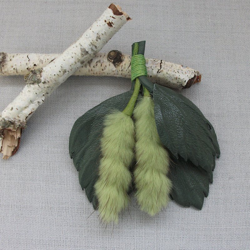Leather brooch Birch branch - 胸針 - 真皮 綠色