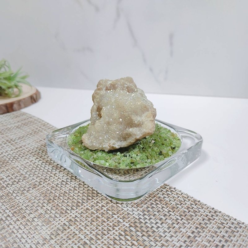 Druzy 晶簇擺件 附橄欖石碎石 玻璃盤 - 擺飾/家飾品 - 水晶 