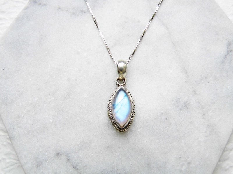 月光石925純銀簡約鑲邊項鍊 尼泊爾手工銀飾-馬眼寶石款 - 項鍊 - 寶石 藍色