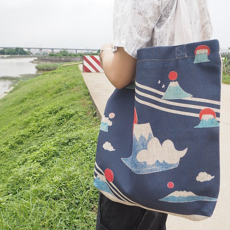 Mount Fuji blue eco-friendly bag tote bag can be washed - Messenger Bags & Sling Bags - Cotton & Hemp Blue