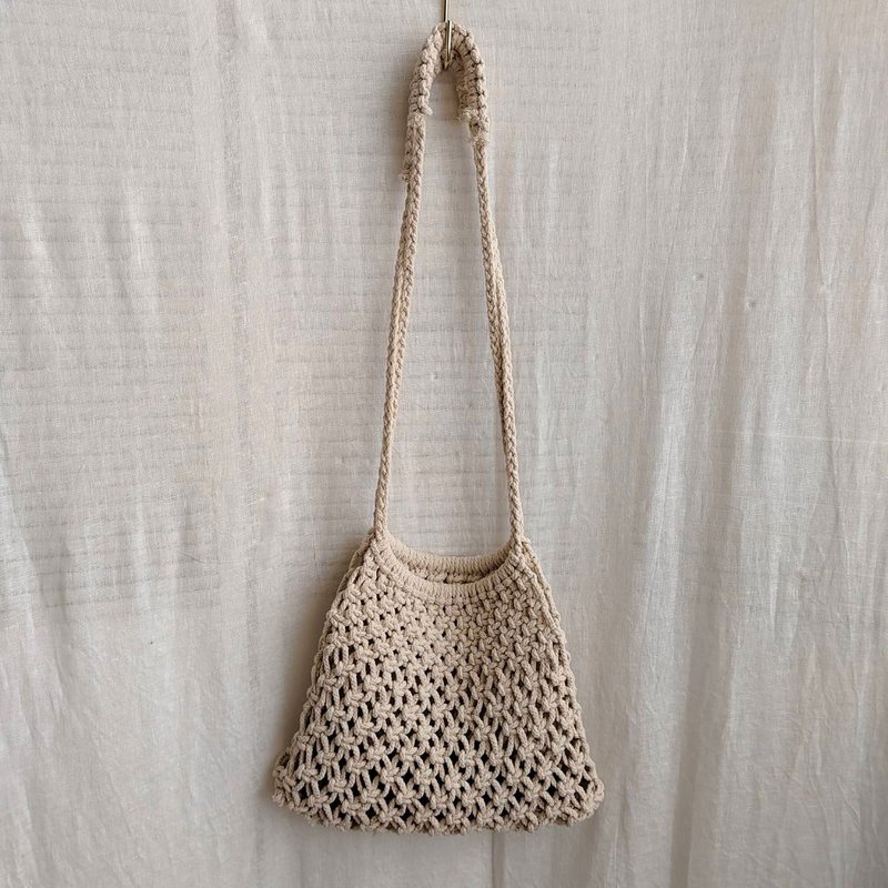 Plain hand-crocheted cotton bag - กระเป๋าแมสเซนเจอร์ - ผ้าฝ้าย/ผ้าลินิน 