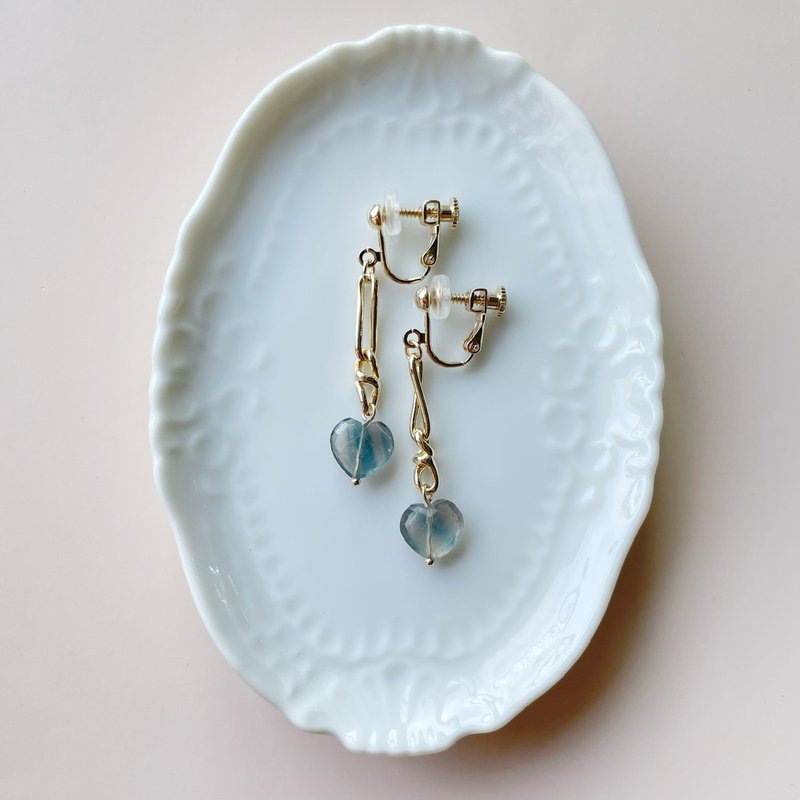 Fluorite petit heart ピアス/イヤリング blue gray - 耳環/耳夾/耳骨夾 - 半寶石 藍色