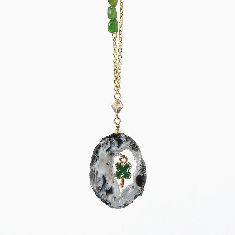 Natural Black Agate Raw Geode Stone Necklace with Lucky Clover Charm - สร้อยคอ - เครื่องประดับพลอย สีเขียว