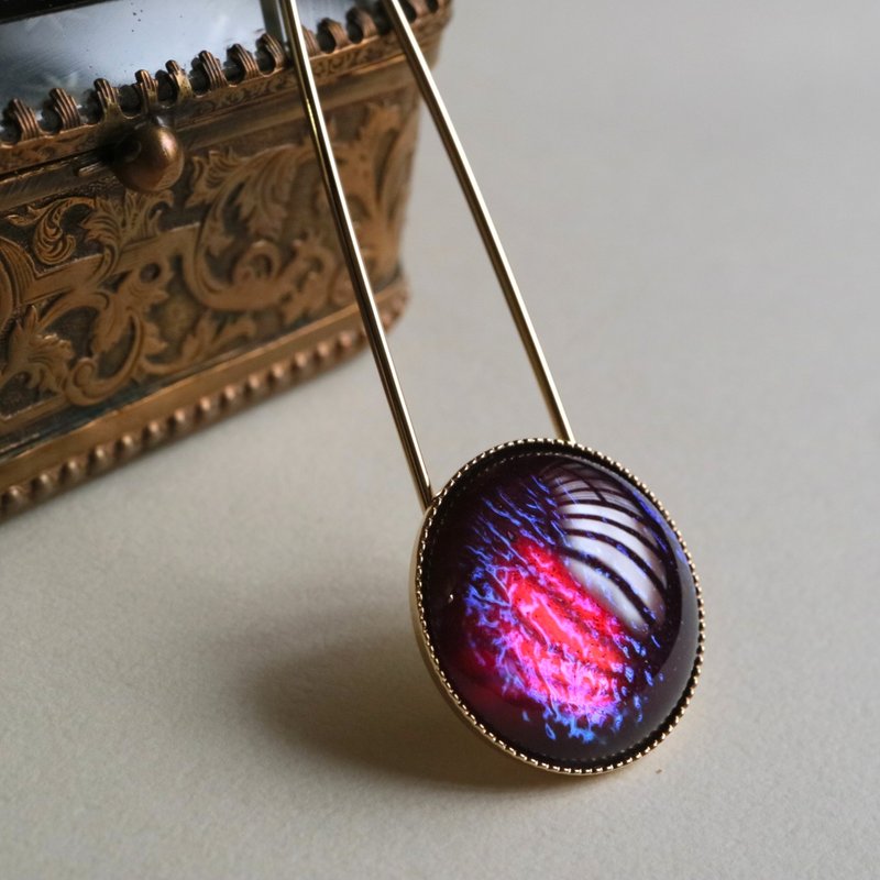 ドラゴンズブレスのストールピン レッド　ブローチ チェコガラス 赤 紅 上品 安全ピン 25mm - 胸針 - 玻璃 紅色