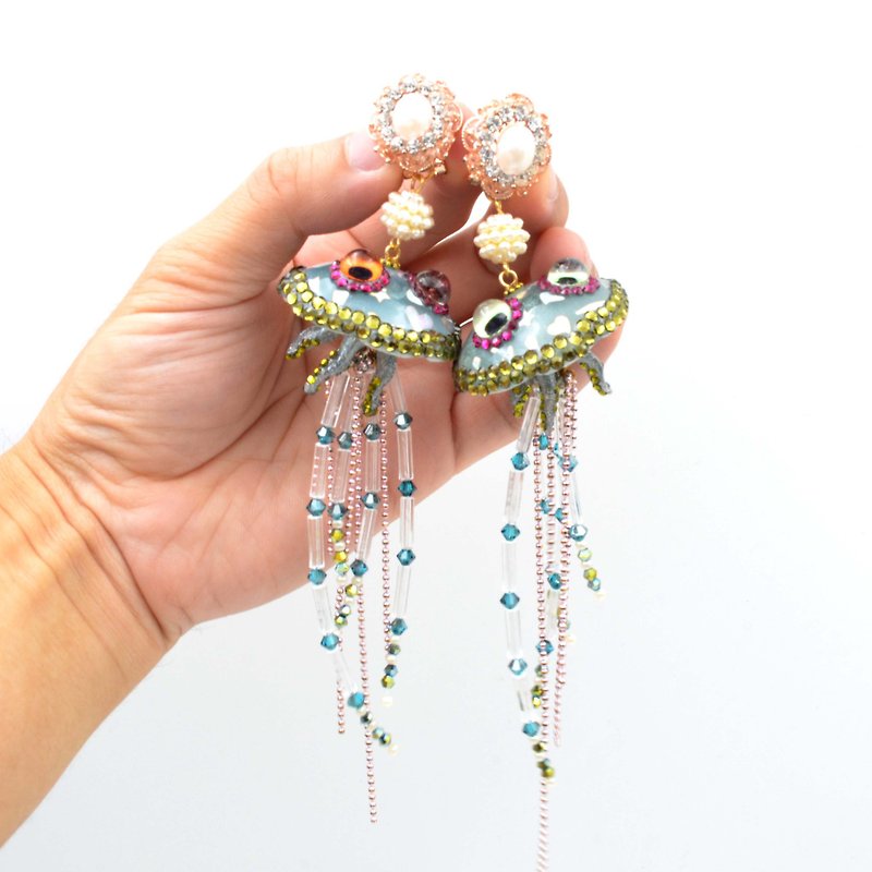 TIMBEE LO new hand-painted alien monster jellyfish crystal bead earrings colloidal lightweight noble fashion - ต่างหู - พลาสติก หลากหลายสี