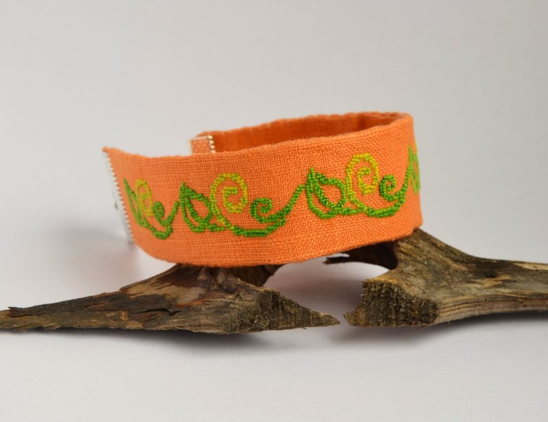 Green leaf cotton bracelet, Cross stitch orange fabric jewelry - สร้อยข้อมือ - งานปัก สีส้ม