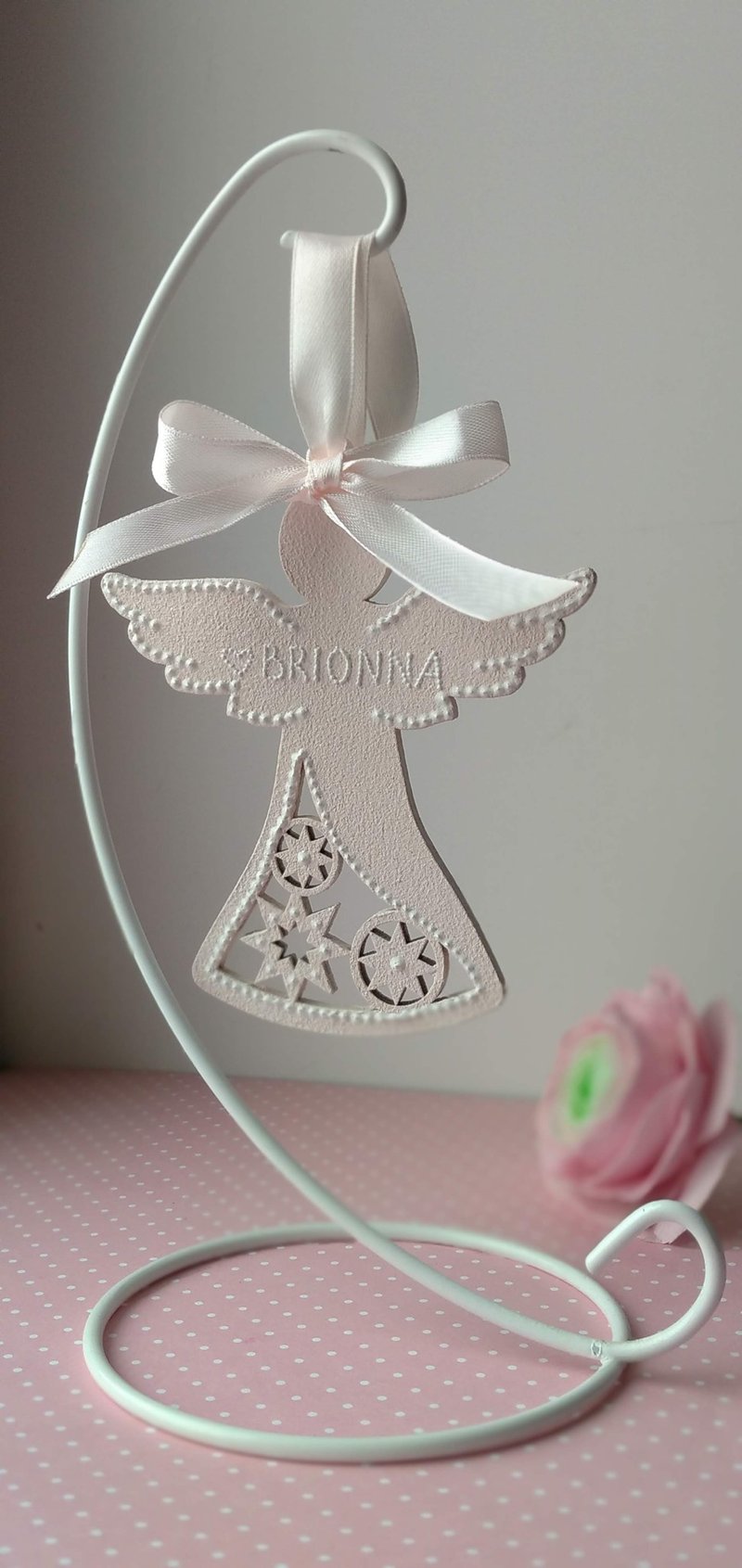 Christmas Angel ornament pink on metal stand Hanging angel Personalized gift - ของวางตกแต่ง - ไม้ สึชมพู