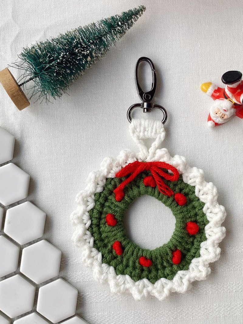 Christmas Series Knitted Key Ring Christmas Wreath Christmas Gift Exchange Gift Christmas Gift Box - Keychains - Cotton & Hemp Green