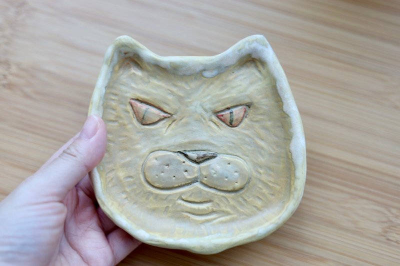 【母親節禮物】手繪個性奶兇柴犬狗狗臉陶盤手捏雕紋飾品收納盤 - 擺飾/家飾品 - 陶 黃色