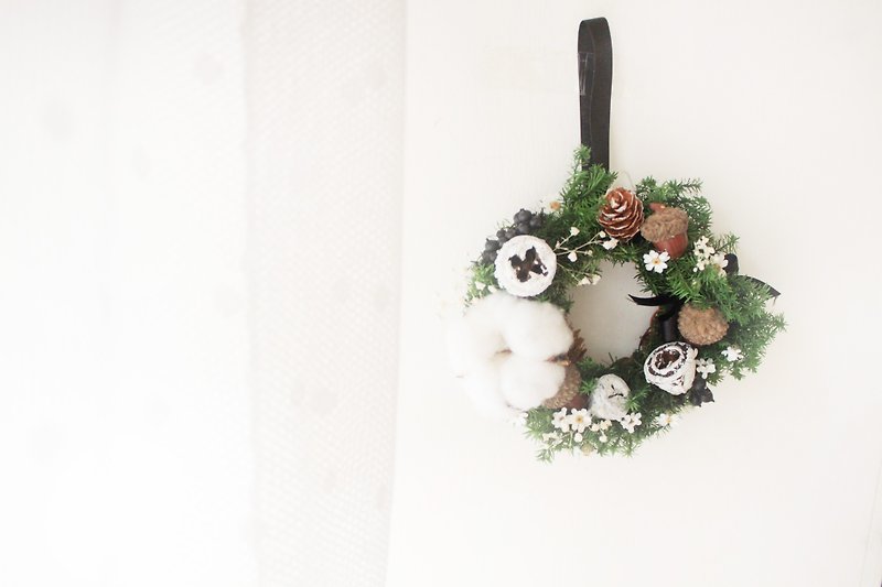 【Christmas Gift Box】White Frosting Snowflake Christmas Wreath・Cedar and Cotton Dry Flower Classic Flower Gift - Dried Flowers & Bouquets - Plants & Flowers Green