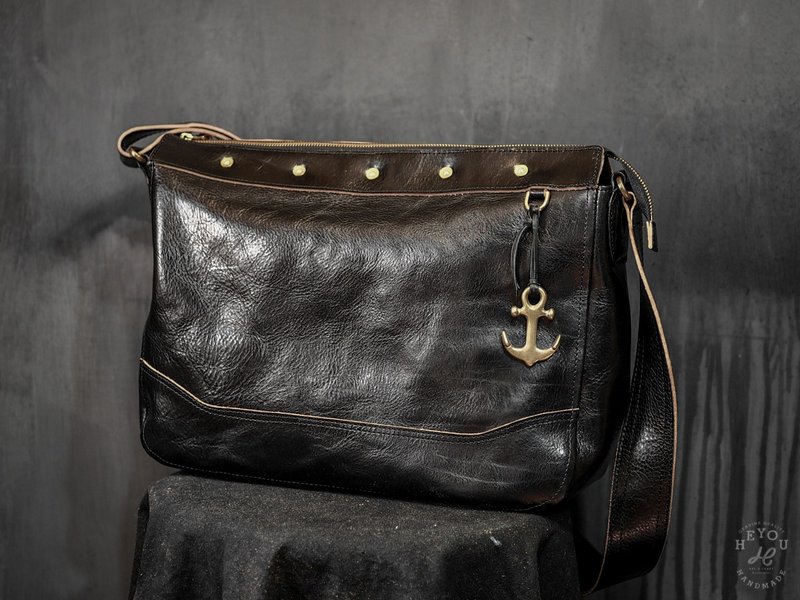 Hobo Bag-Small Size Tea Core Black Cross Shoulder Bag Type.2 - กระเป๋าแมสเซนเจอร์ - หนังแท้ สีดำ