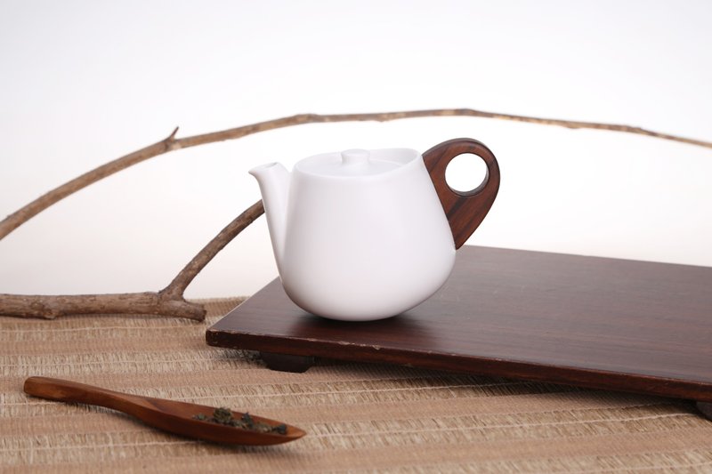 德國紅點設計獎|白居易茶壺(265ml) - 茶壺/茶杯/茶具 - 陶 白色