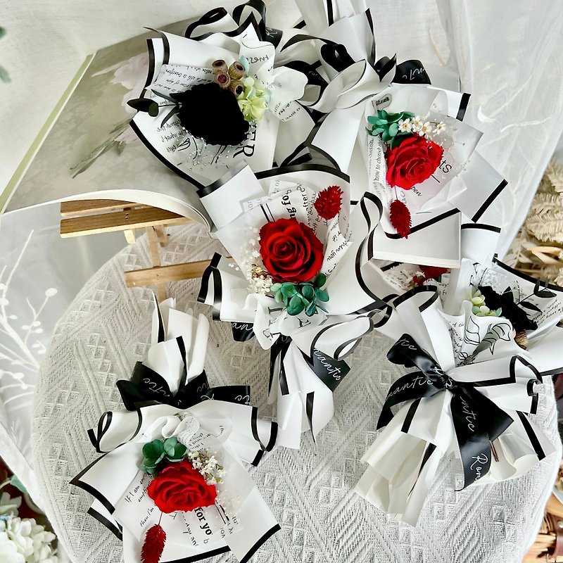 Black and white simple fragrance style mini dry bouquet - ช่อดอกไม้แห้ง - พืช/ดอกไม้ หลากหลายสี