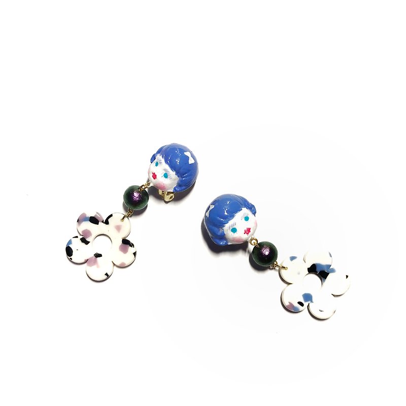Refreshing spring and summer flower doll resin earrings earrings Clip-On - ต่างหู - เรซิน สีน้ำเงิน