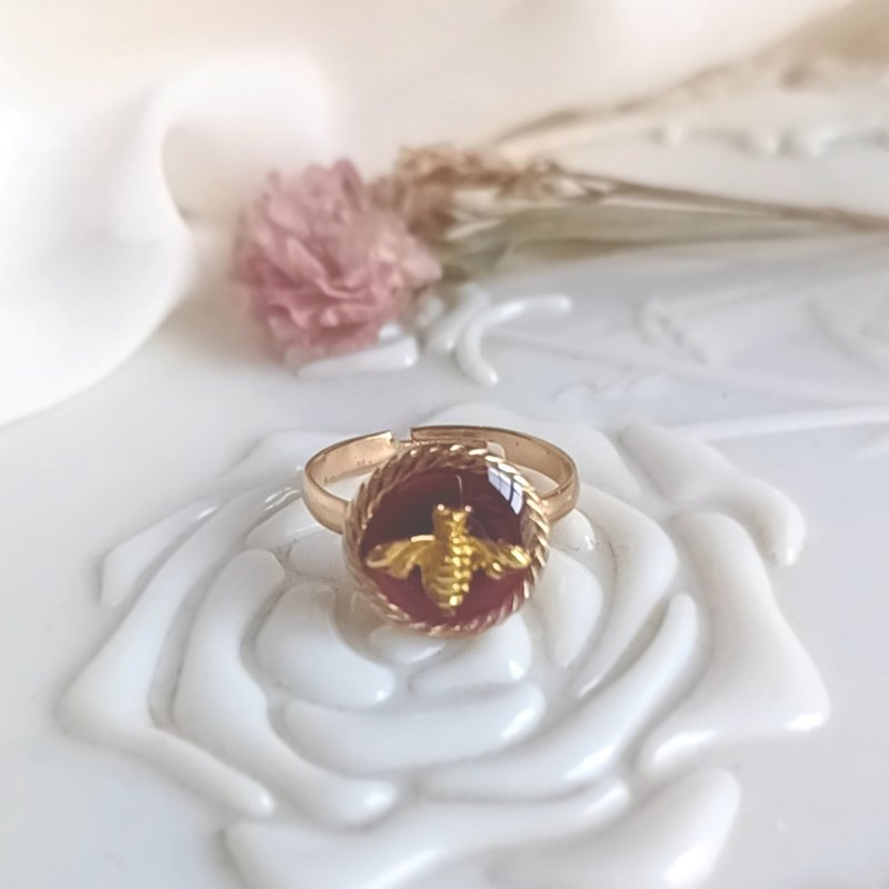 Bee Vintage Ring A (Adjustable Free Size Wine Red) - แหวนทั่วไป - เรซิน สีแดง