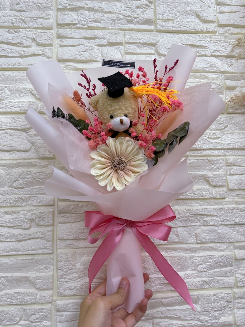 熊抱未來 畢業花束 熊花束、幼稚園畢業花、畢業熊 - 乾燥花/永生花 - 植物．花 