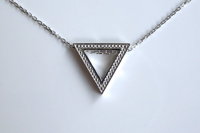Milgrain Triangle Necklace - สร้อยคอ - โลหะ สีเงิน