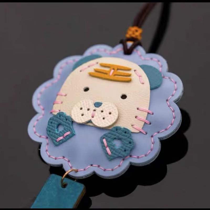 Gift cute tiger car hanging central control car hanging car pendant rearview mirror hanging original design car pendant hand - Keychains - Genuine Leather 