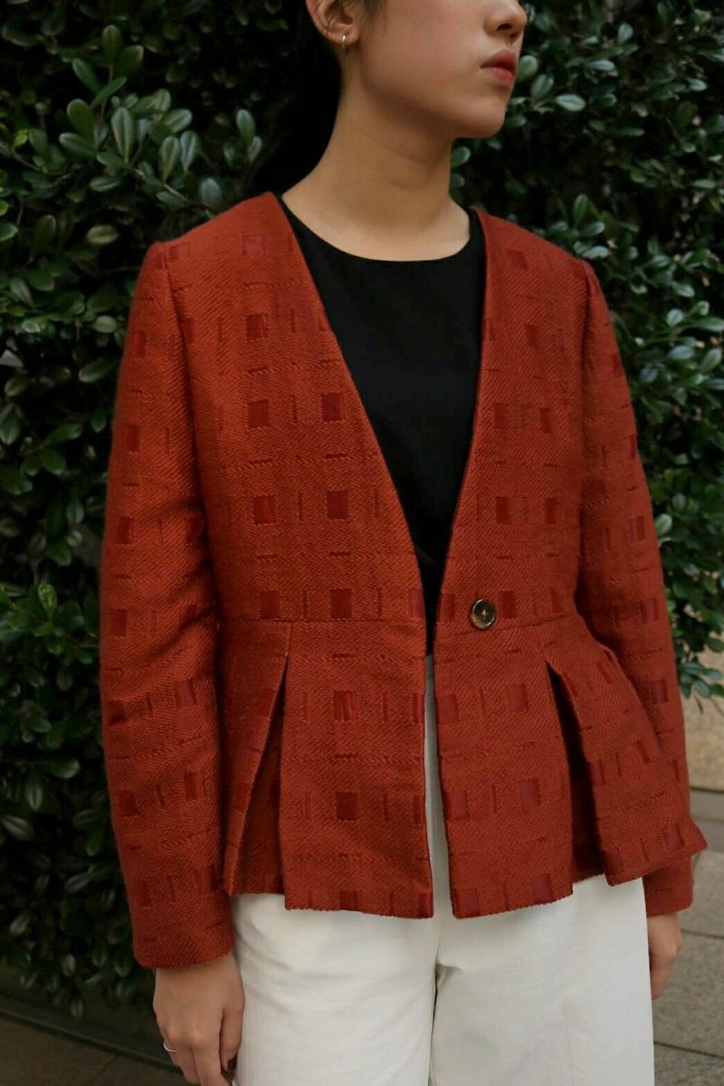 Dark orange embroidered red Japanese imported silk flower wool coat - เสื้อแจ็คเก็ต - ผ้าฝ้าย/ผ้าลินิน 