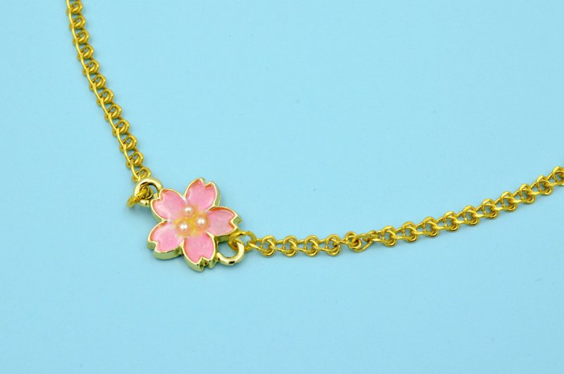 Hand cherry plated Bronze metallic gold necklace chain simple and elegant gold plated easy to fade discoloration SAKURA CHERRY BLOOM Sakurai - สร้อยข้อมือ - โลหะ สึชมพู