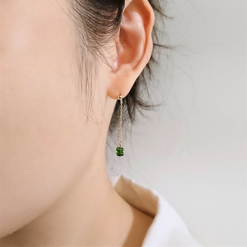 鉻透輝石 切角車輪珠 14K GF 包金 一縷細鍊耳環 | 祖母綠色 - 耳環/耳夾 - 半寶石 綠色
