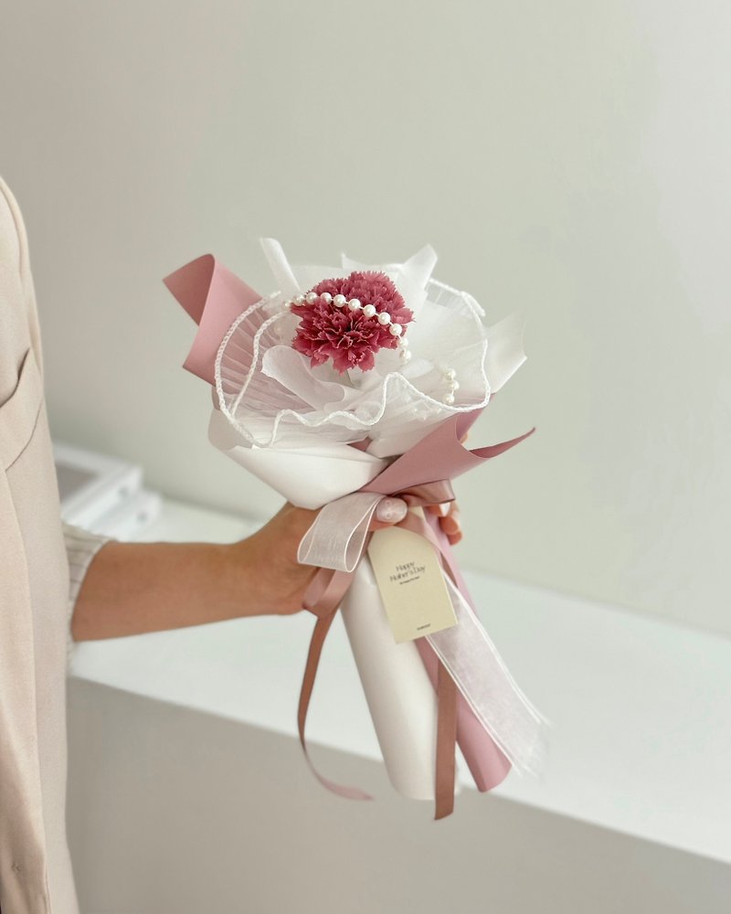 Mother's Day Carnations Everlasting Bouquet Comes with Carrying Bag - ช่อดอกไม้แห้ง - พืช/ดอกไม้ สึชมพู
