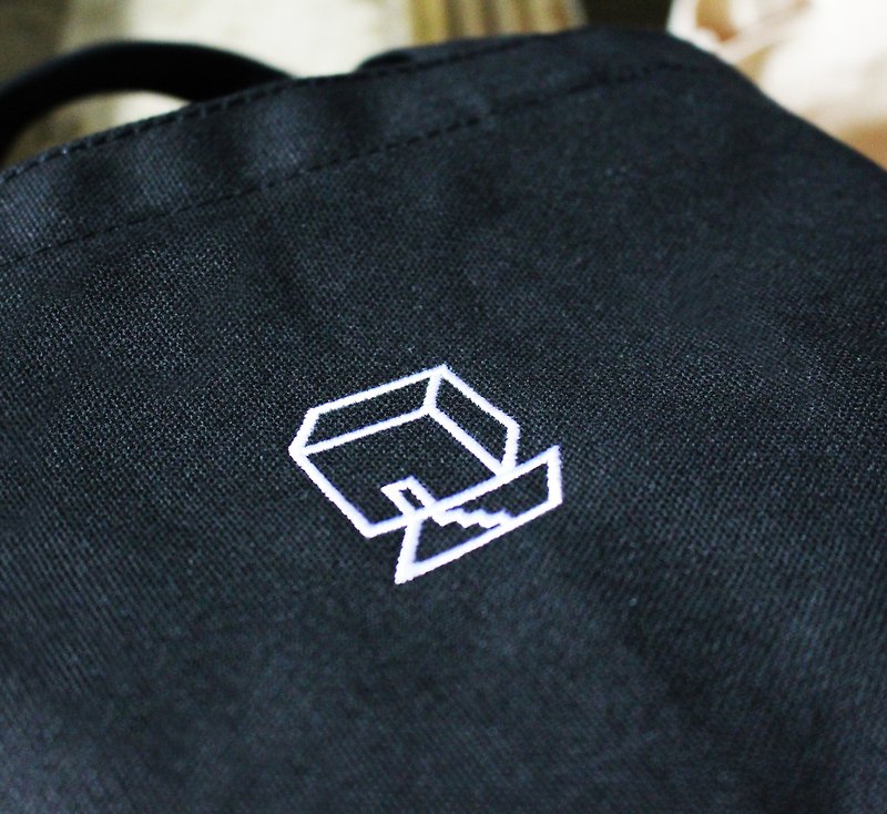 Portable wide canvas bag - embroidery classic & embroidery designer RAB (customer order area) - กระเป๋าถือ - วัสดุอื่นๆ ขาว