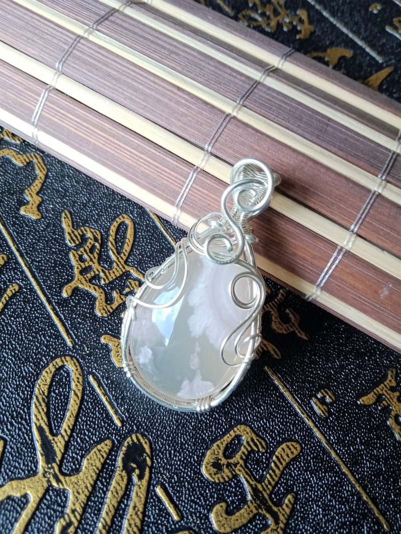 佚名山河。項鍊。櫻花瑪瑙。金屬編織。附仿皮繩 - 項鍊 - 寶石 粉紅色